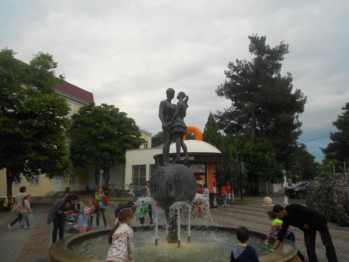 Памятник Влюбленным  г. Геленджик.
