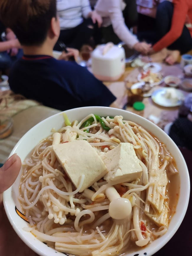 Лапша с грибами и тофу.
