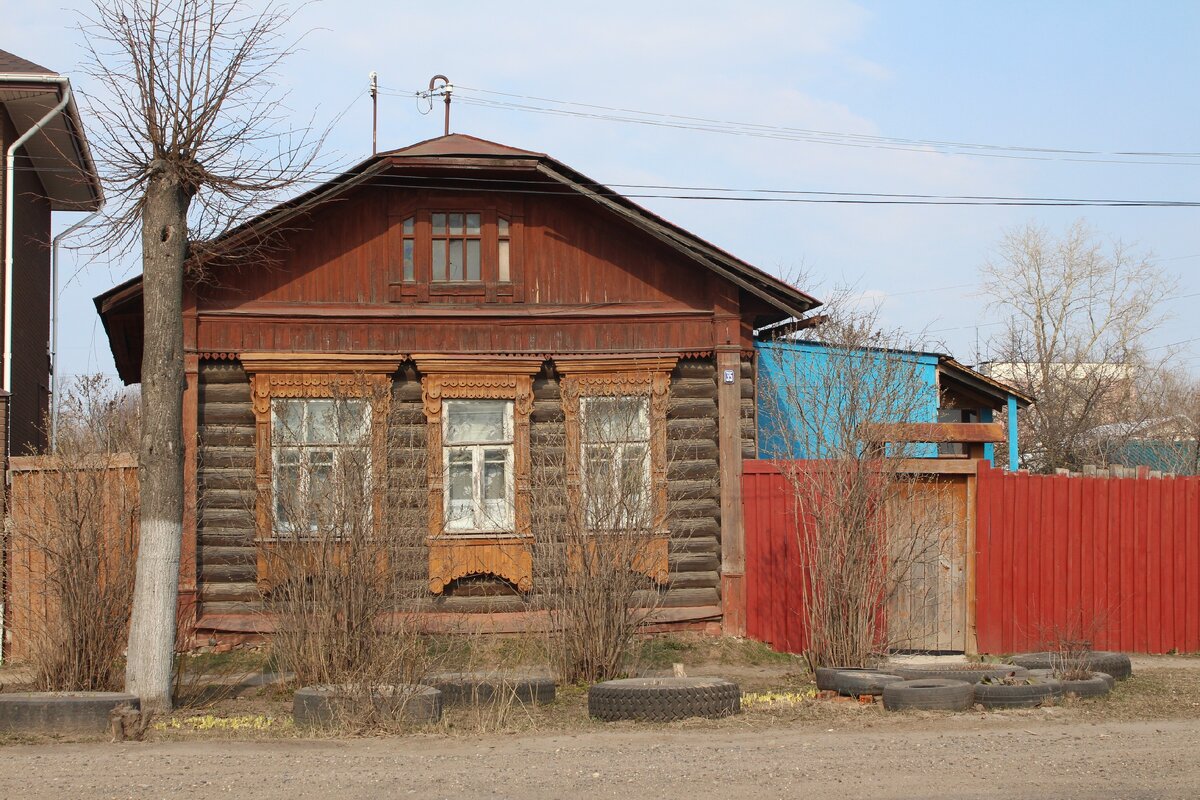 Частный дом на одной из улиц города
