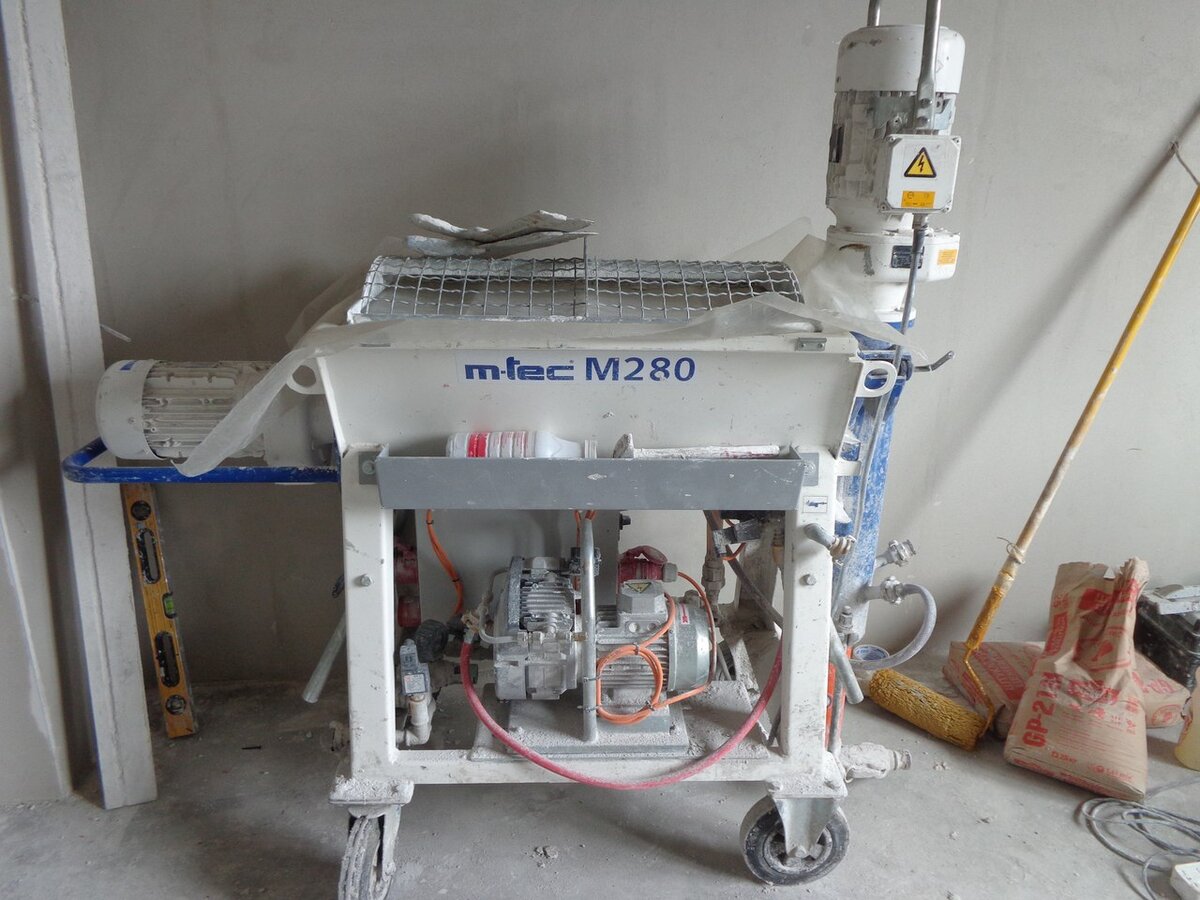 вот она, героиня материала. Стоит себе, как ни в чём не бывало))