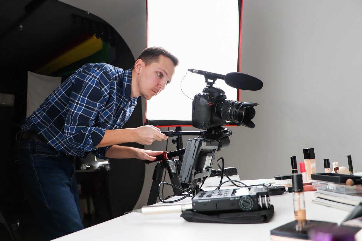 Во время съемки онлайн курса по макияжу