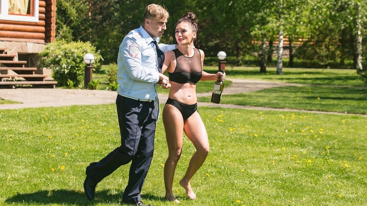 в фильме "Самый лучший день" Ольга сыграла поп-звезду