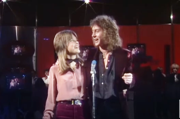 Скрин с видео. Сьюзи Кватро и Крис Норман. 