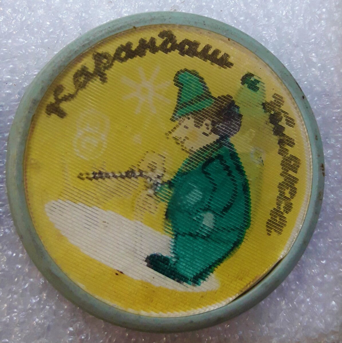 Что люди находят в старых советских значках с мультиками, их даже на барахолках продают от 50 до 150 рублей, мое мнение