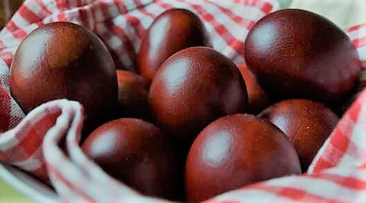 Эти яйца покрашены только луковой шелухой