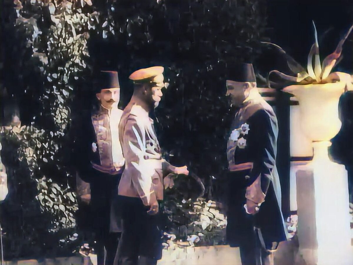 Кадр кинохроники после колоризации.