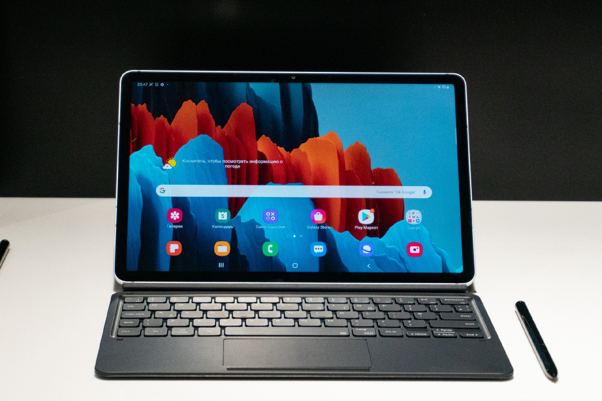 Samsung Galaxy Tab S7 с чехлом-клавиатурой