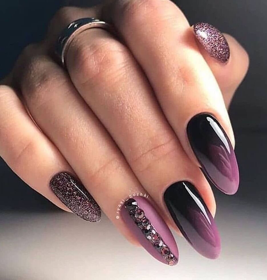 Стразы на ногтях