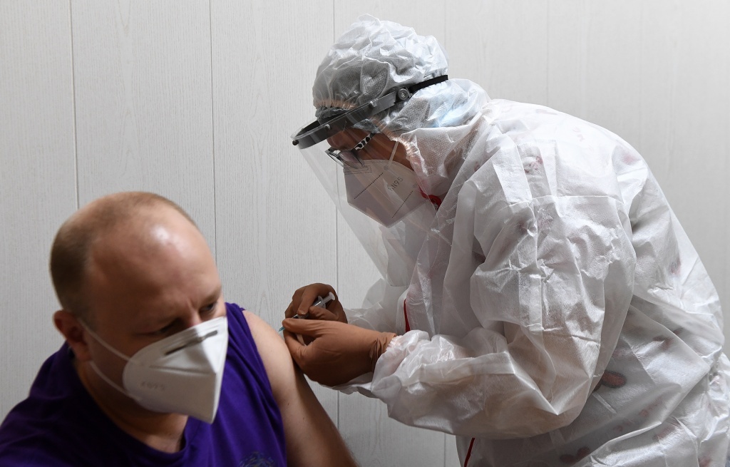 В Тверской области весь октябрь людей будут вакцинировать от COVID-19