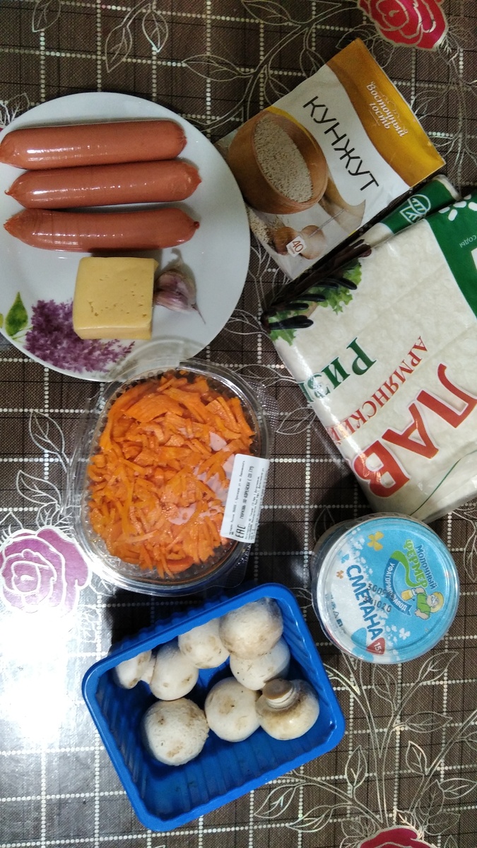 Все продукты  нарезаем.