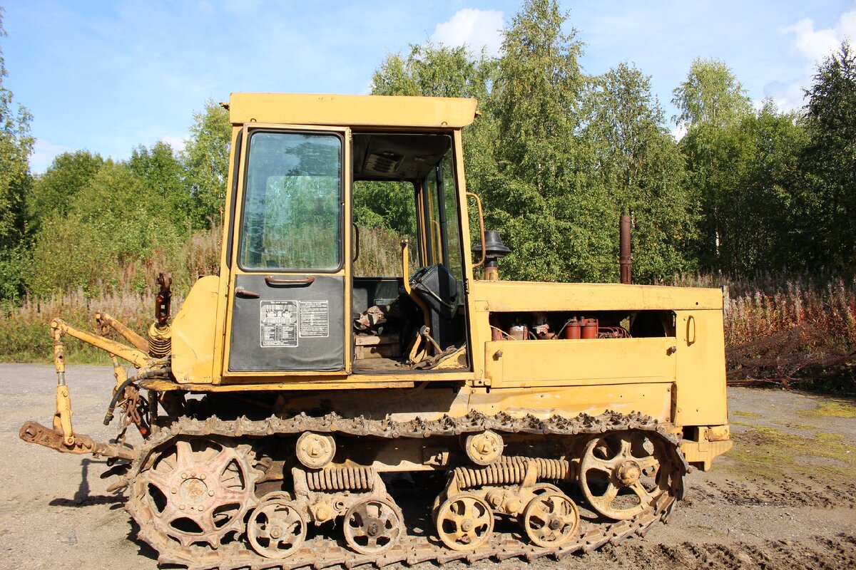 Чем отличались и какой Советский трактор был лучше, ДТ 75 или Т 74 Техника време