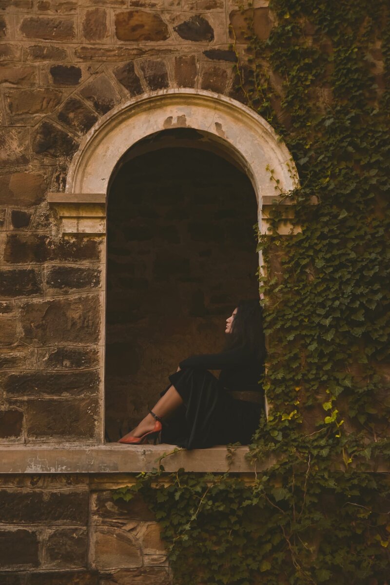 Осенью в заброшенном замке Красный штурм особенно антуражно.