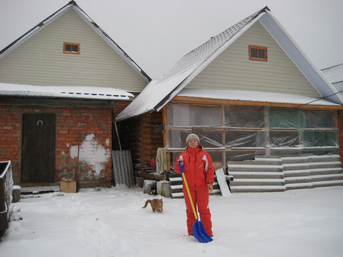 В первые годы после переезда, много работы, строительства и обустройство.