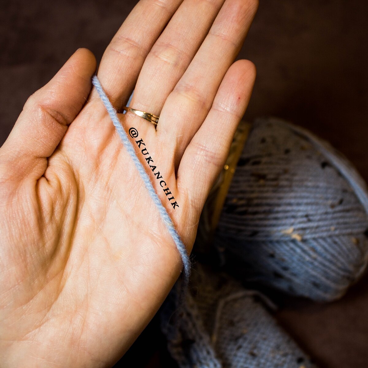 Крутка нити пряжи Alize Alpaca Tweed. Фотография автора канала Ксения Kukanchik