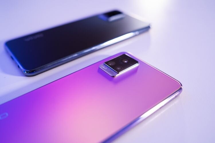Флагманский Vivo V2 поставляется уже с Android 11