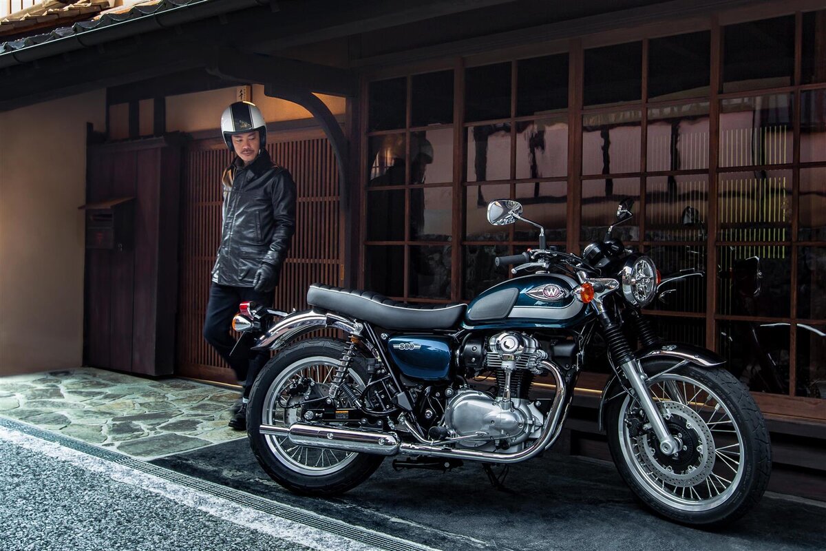 Kawasaki W800 Metallic Ocean Blue 2021 года