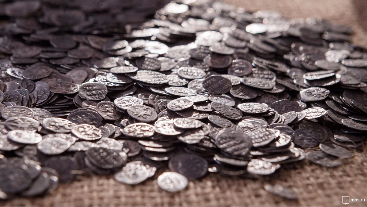 Клад монет Ивана Грозного.