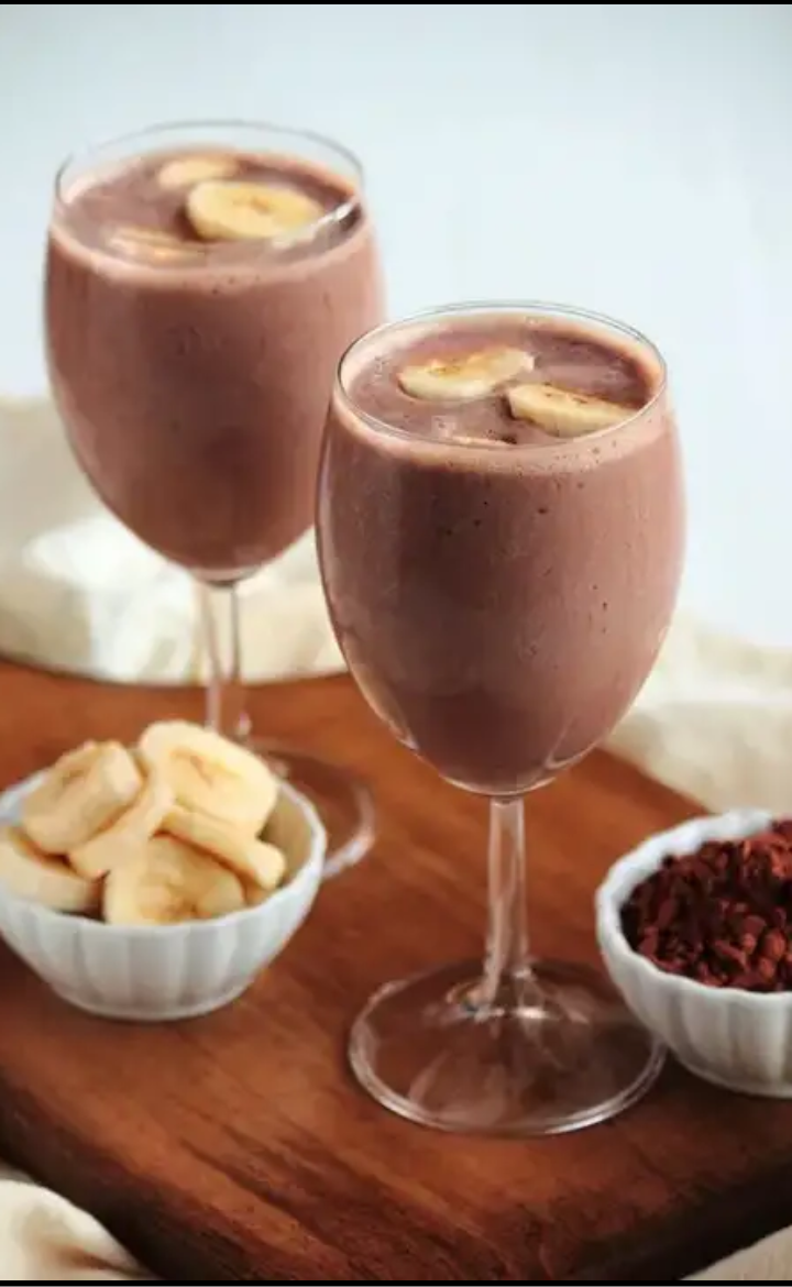 Лёгкий рецепт : молочный коктейль с бананом и шоколадом