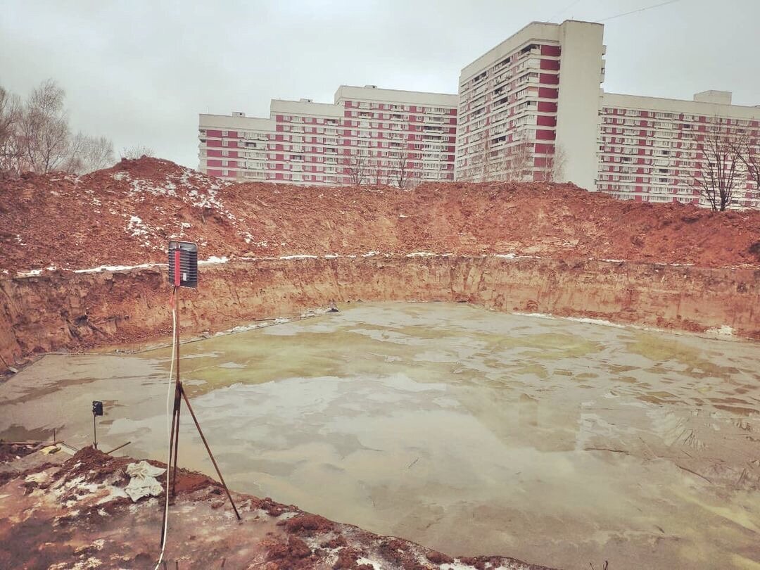 Фото котлована со страницы из соц. сети храма.