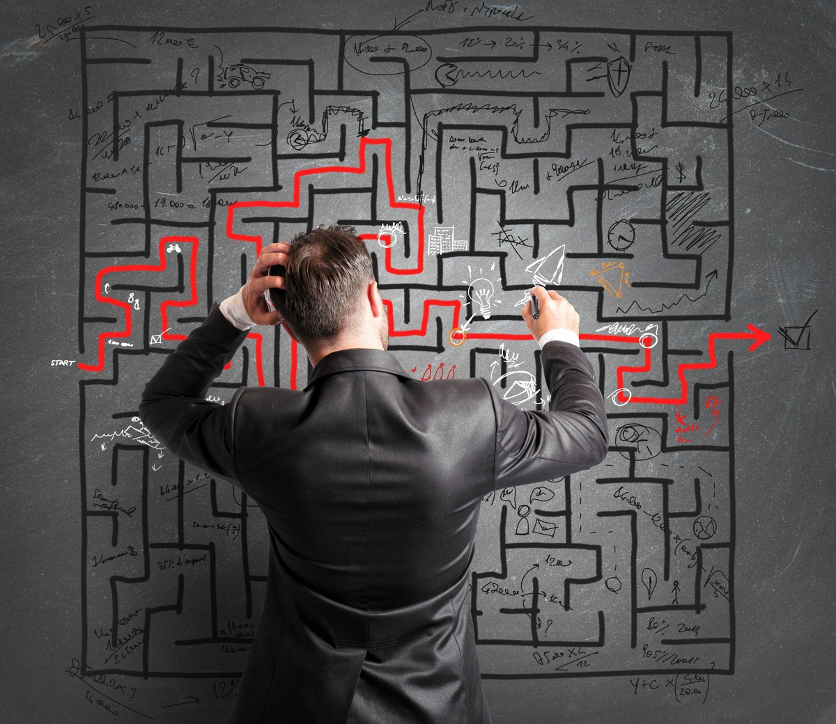 Заплутавший в лабиринте пещер человек определяет направление хода не исходя из наличия туннелей перед собой, а сообразно своим навыкам ориентирования