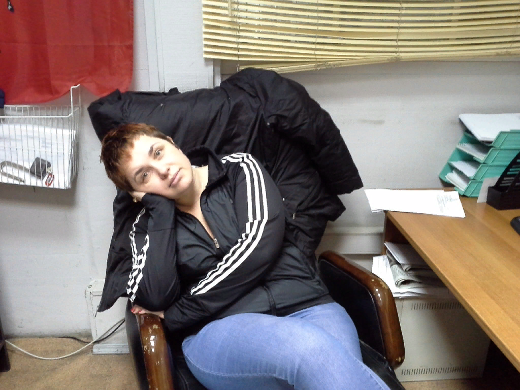 2013 год. На работе, в кресле начальника склада. Личный архив