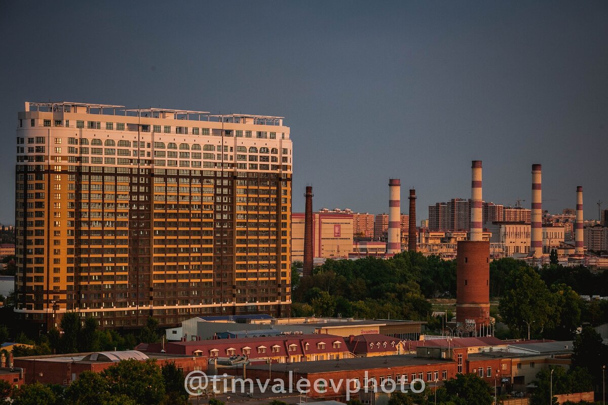 Человейник на фоне ТЭЦ - типичный для Краснодара пейзаж