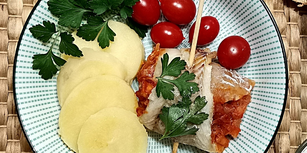 Минтай, яблоки и квашеная капуста. Кто бы мог подумать, что получится так вкусно и красиво.