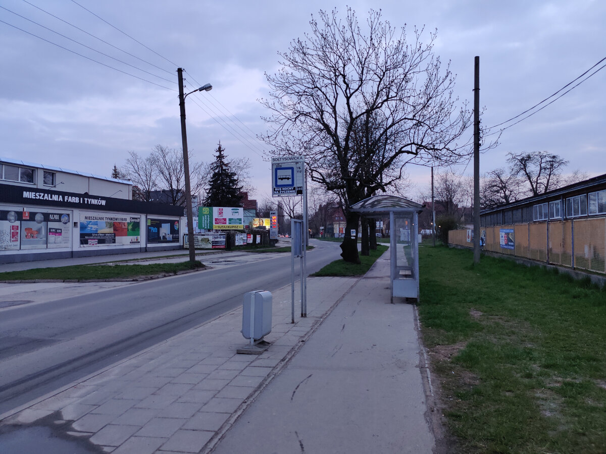 Остановка, около моего дома, с которой, я начинаю путь на работу.