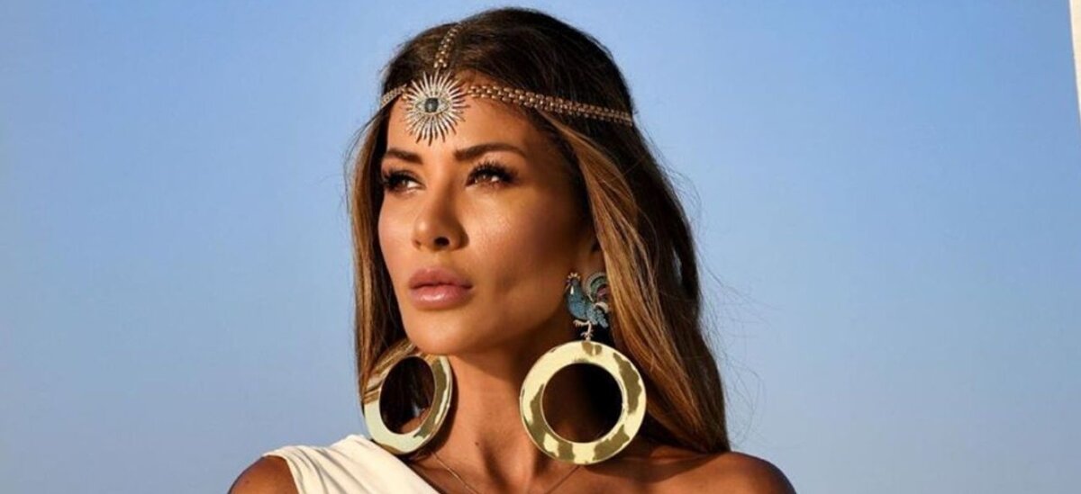 Иметь в арсенале несколько универсальных и любимых вами украшений полезно для персонального стиля.