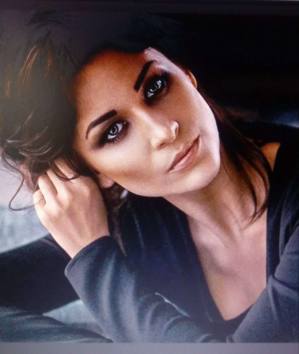 немолодая , очень интересная женщина