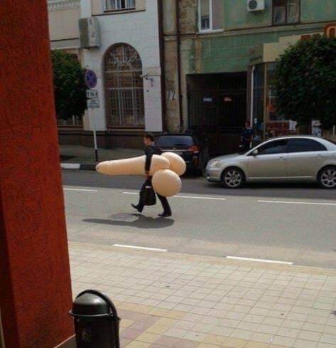 Чел несет )( уйню