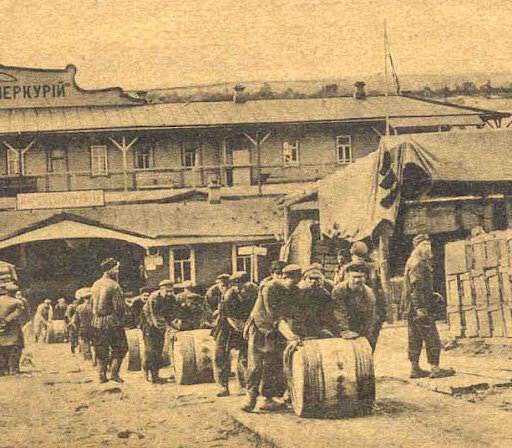 Елисеевские склады. Разгрузка бочек. 