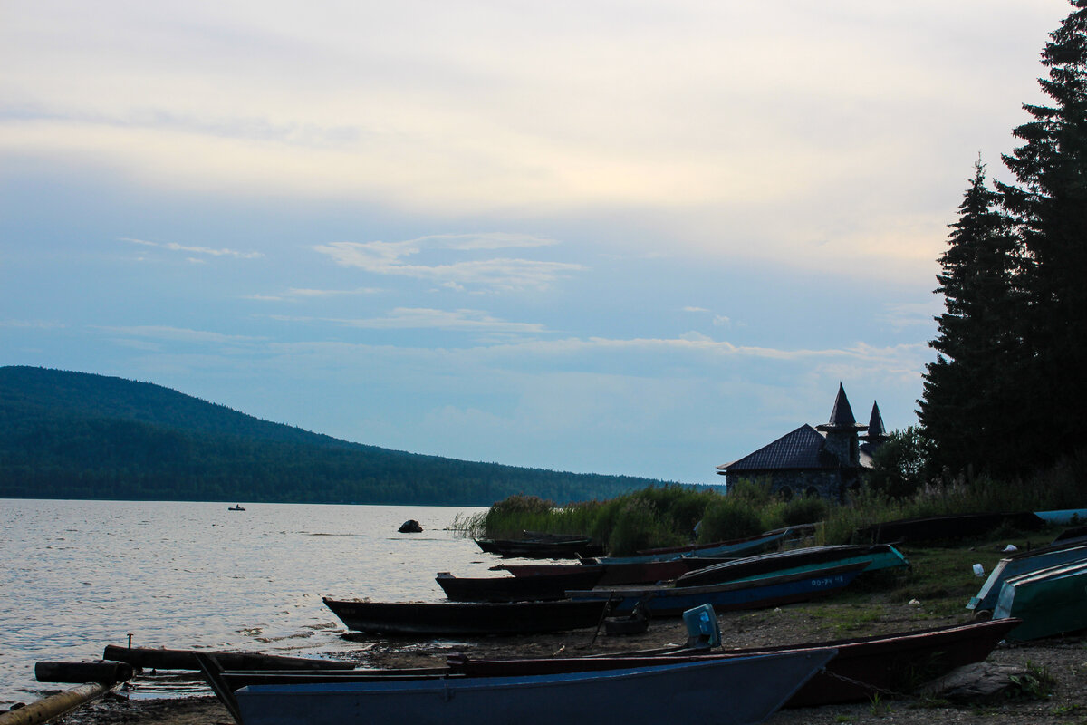 Озеро Зюраткуль - самое высокогорное на Урале - 720 метров над уровнем океана.