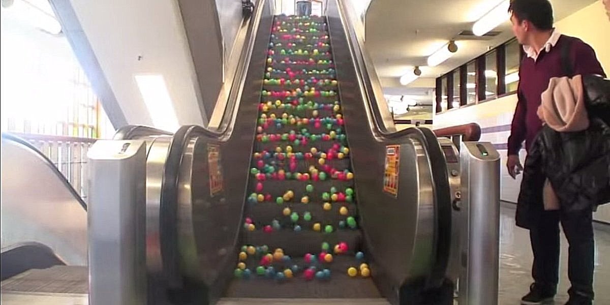 15 марта во всём мире знатоки и ценители отмечают день рождение эскалатора