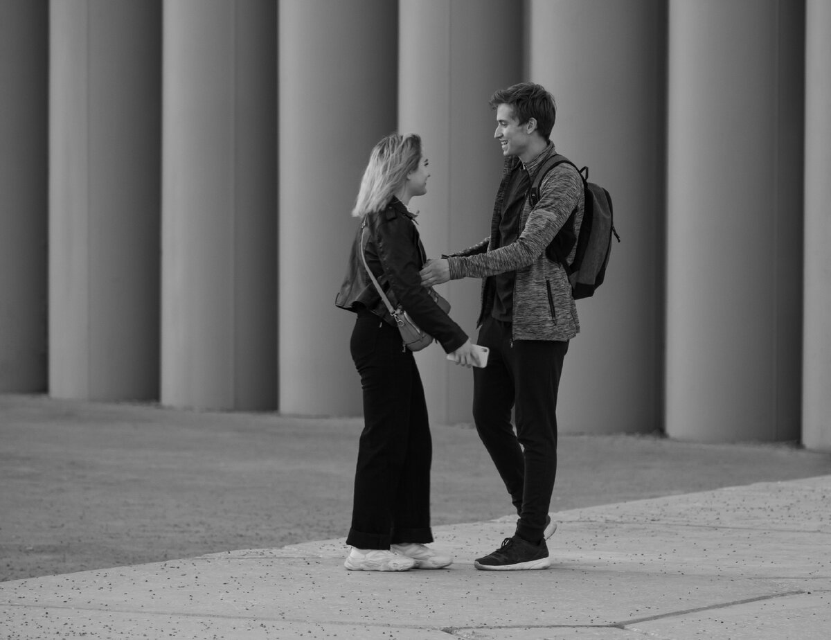 Влюбленная парочка в Уфе, Набережная, май 2021