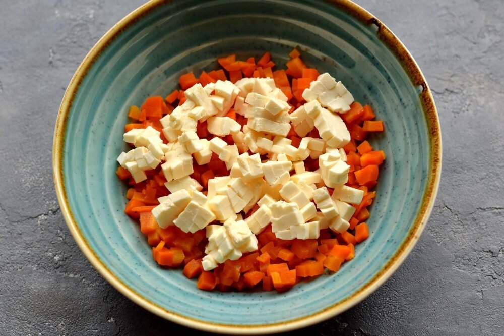 Закуска из селедки и плавленого сыра. Селедка плавленный морковь плавленый сыр морковь. Намазка из селедки и плавленным сыром с морковью. Намазка из моркови и плавленного