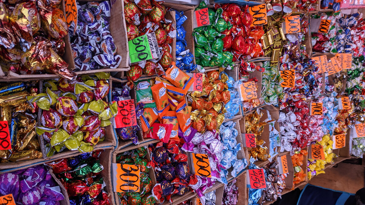 Огромный выбор конфет. Из Нальчика - самые вкусные