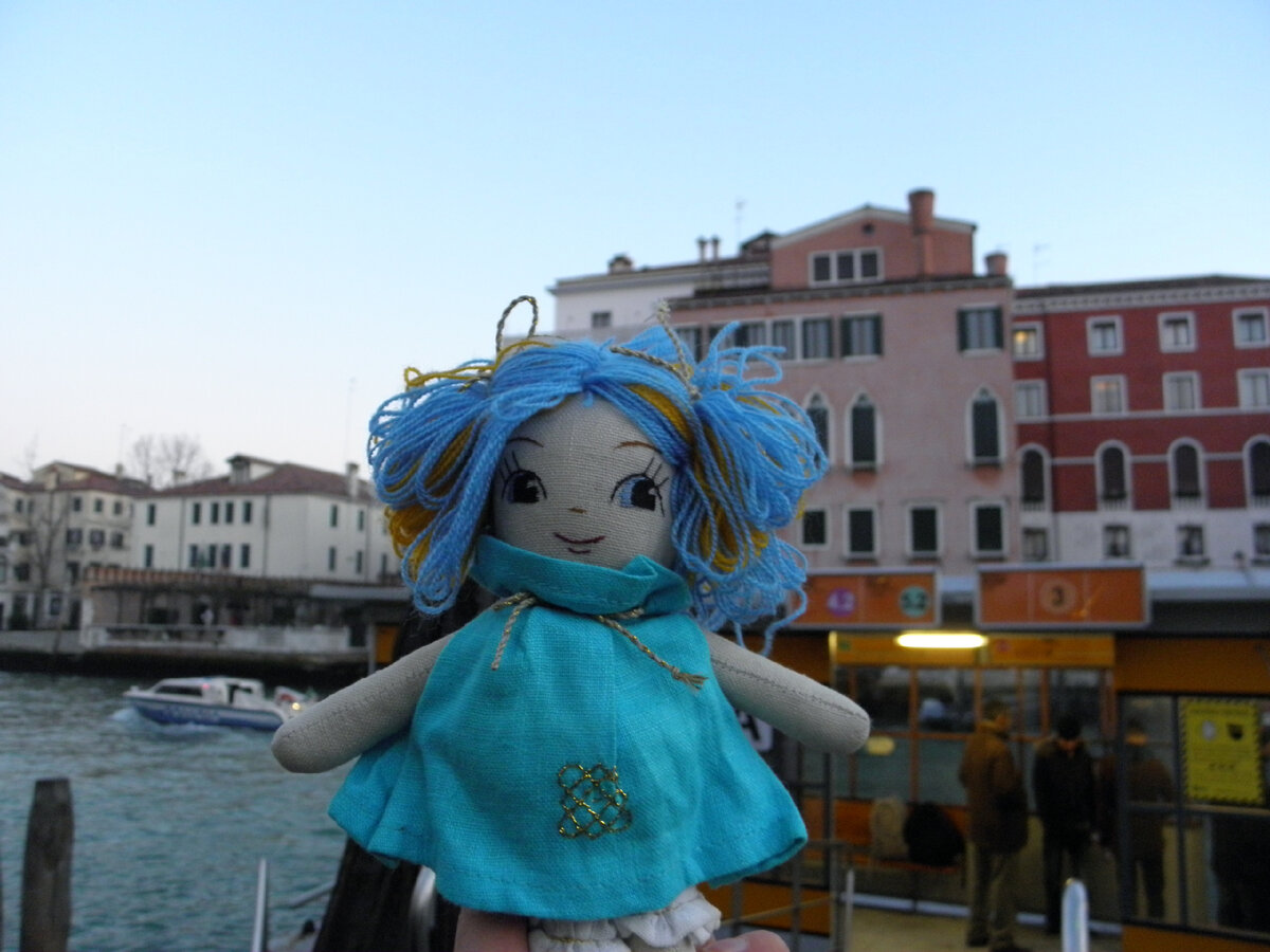 Кукла ручной работы из моей коллекции. Фотографии авторские.