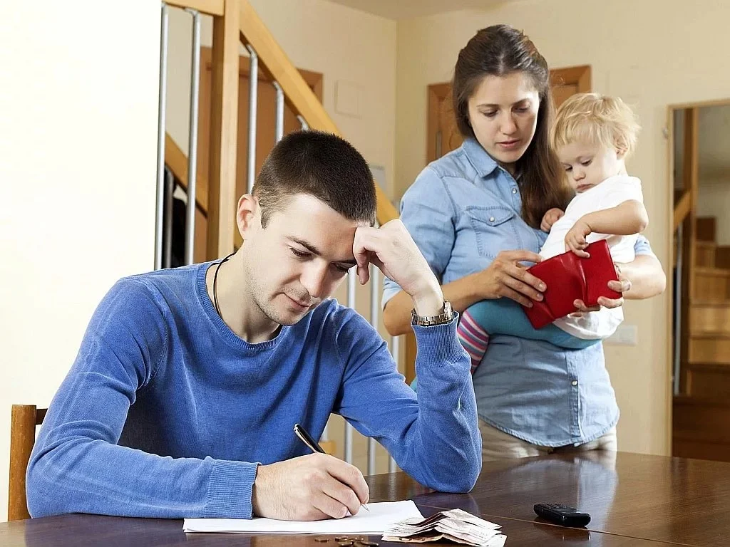 Родители и дети. Проблемы в семье. Ребенок в семье. Семья студентов.