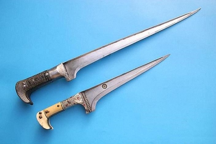 Пешкабз - распространенный в Персии и Северной Индии нож. Клинок Т-образного сечения был предназначен для пробивания кольчуги.-2