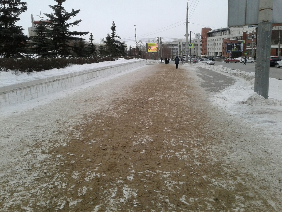 Для устранения гололеда на дорогах песок можно применять в чистом виде