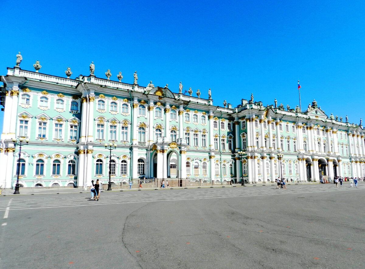 Здание государственного Эрмитажа. Фото из личного архива автора.
