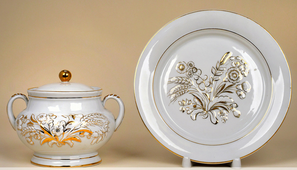 Барановский фарфоровый завод. Фарфоровая кружка ссср 1920е. Синие цветы безпалова-михалева лфз. Из чего состоит фарфоровый чайничек. Цзиндэчжэнь фарфоровая фабрика.