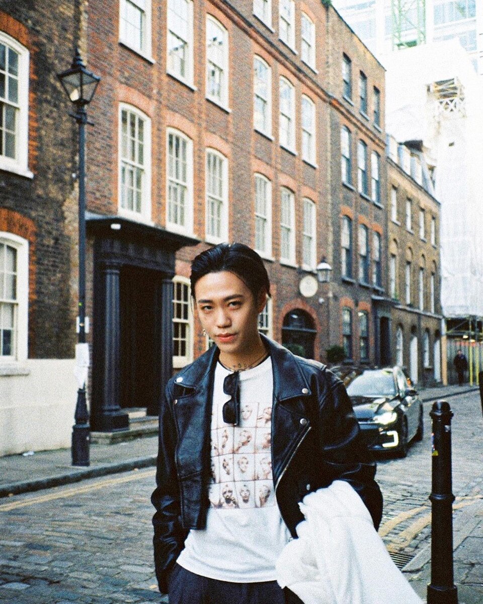 Корейский исполнитель Bloo