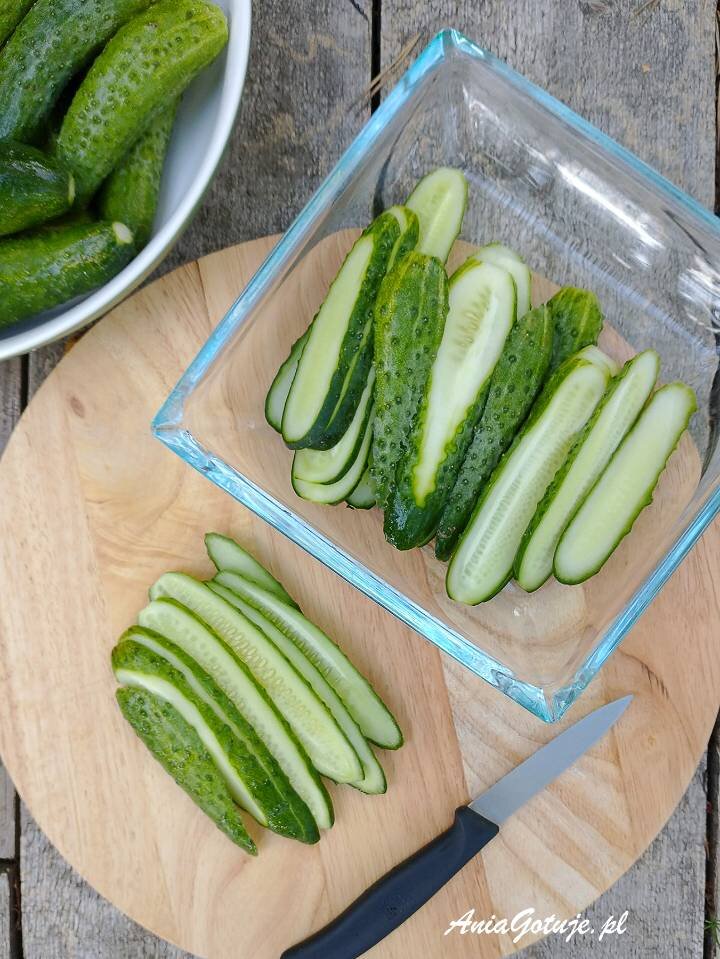 малосольные корнишоны. быстрые малосольные огурчики. огурцы брусочками на зиму. долька огурца. огурцы в духовке рецепты.