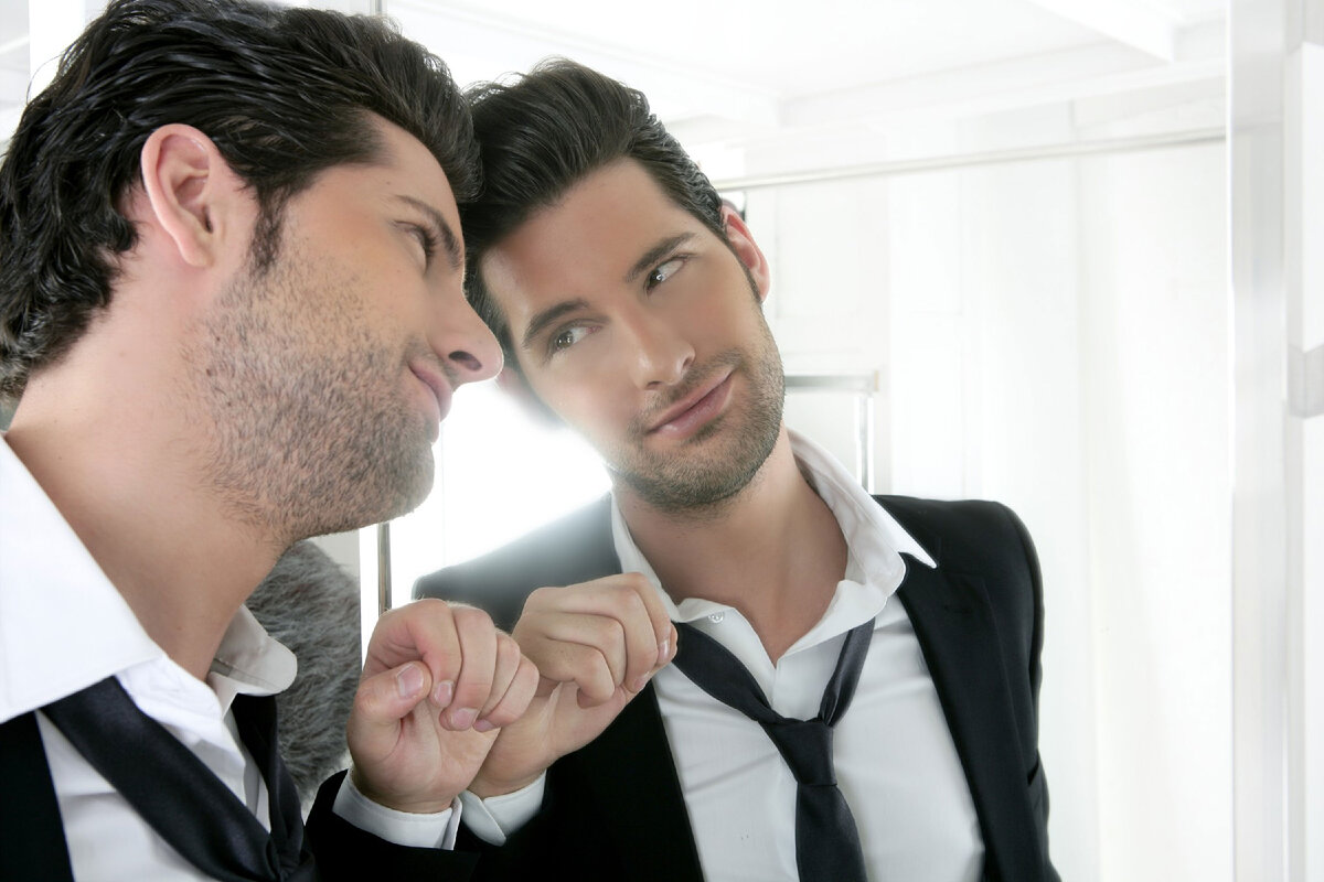 3 типа нарциссизма — нормальный инфантильный нарциссизм, нормальный зрелый нарциссизм и патологический нарциссизм. 