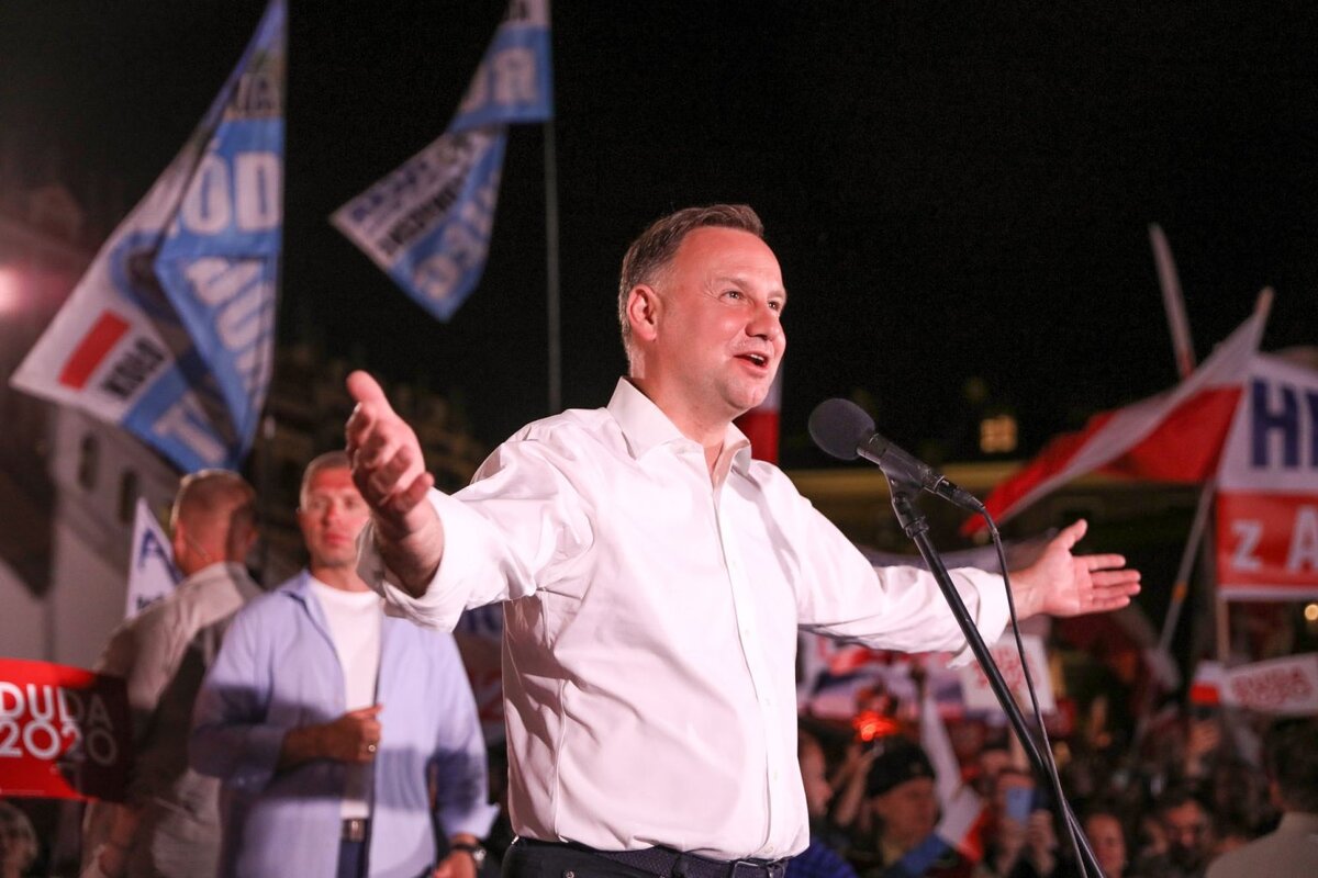    twitter.com/AndrzejDuda2020