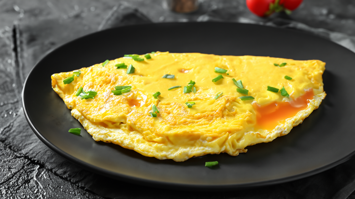 Как правильно приготовить омлет из яиц: секреты и рецепты