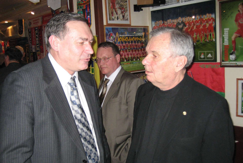 Март 2007. Александр Алексеевич Зацаринный с Ивановым В.К. в кафе «Лига», Мытищи. Фото из личного архива А. Зацаринного.