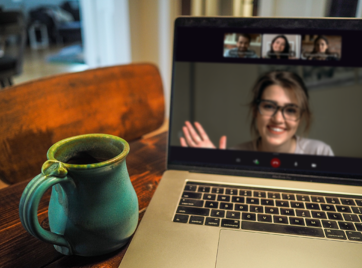 Такие встречи — аналог офисных бесед у кофемашины или кулера 